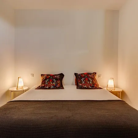 La Goulue, Gare Appartement *